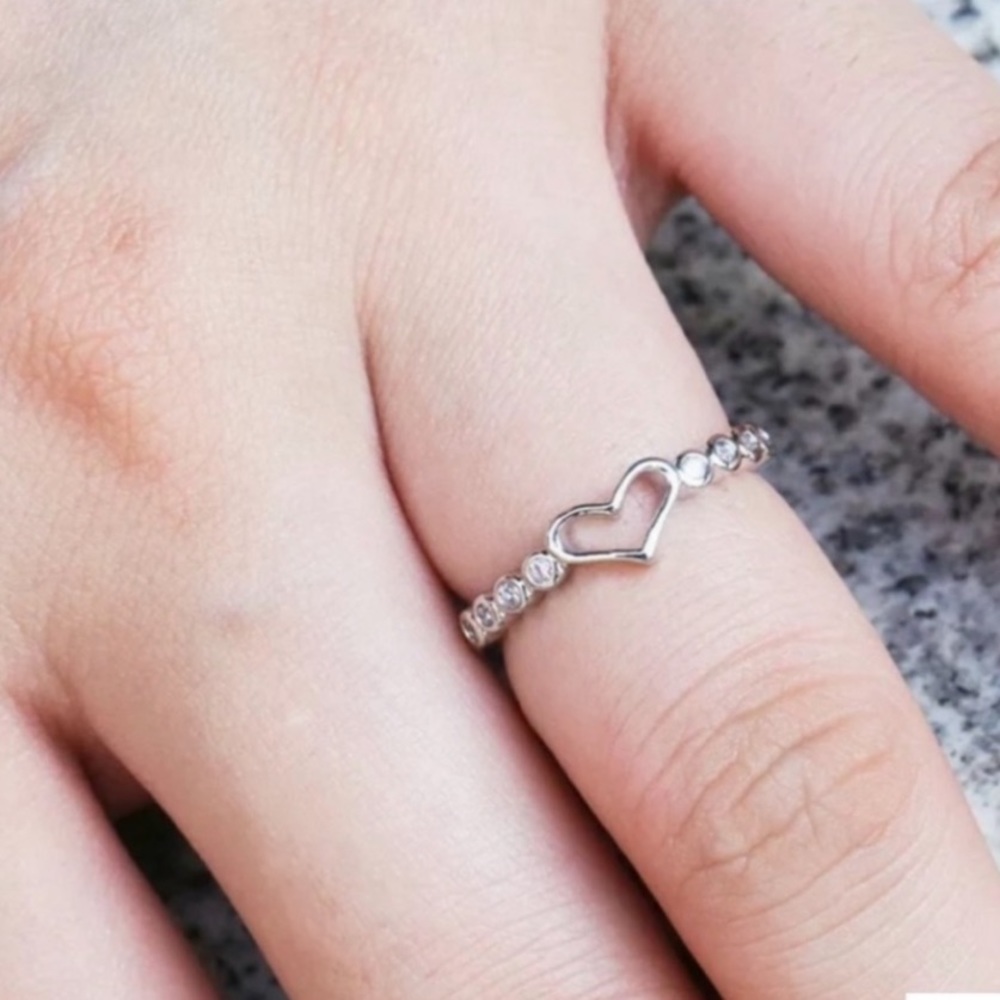 NEW Silver Heart Ring | Size 7-8 - Picture 3 of 5